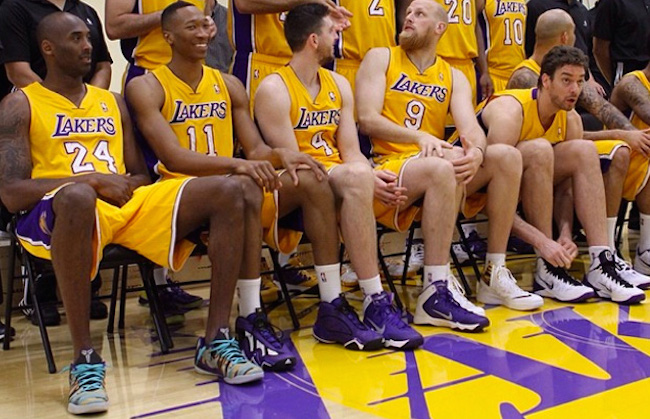 Kobe-9-Low-Lakers-Team-Picture