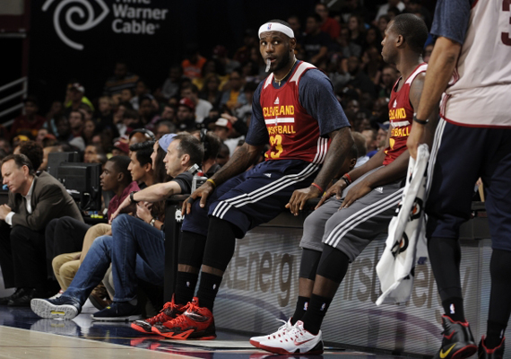 lebron-wears-zoom-soldier-8-at-wine-and-gold-scrimmage